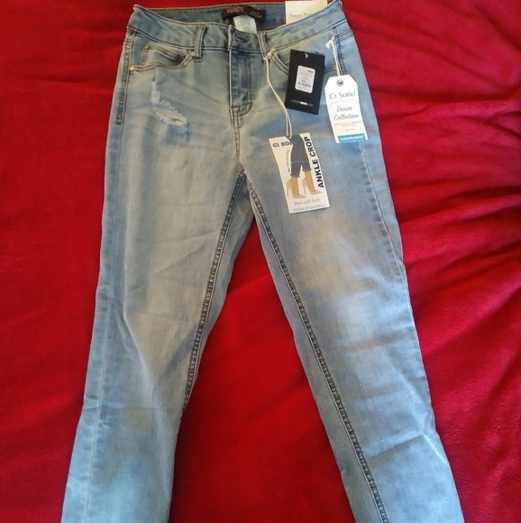 Fashion Nova Skinny Jeans - Picture 6 of 8